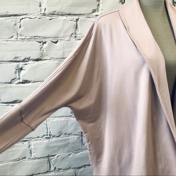 SOLD Lululemon Back In Action Wrap Smoky Blush - Picture 7 of 15